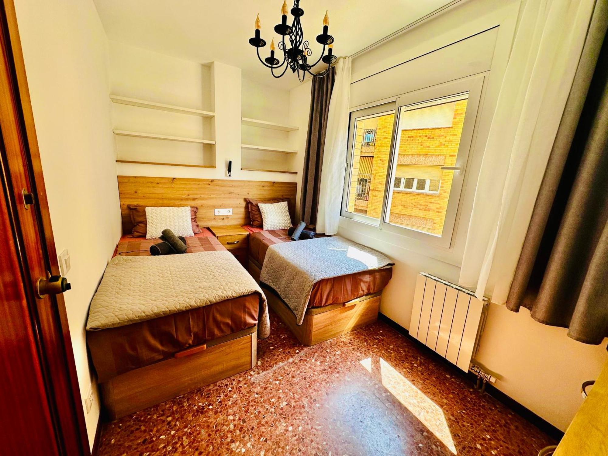 Newly Renovated Apartment, 6 Mins To The *