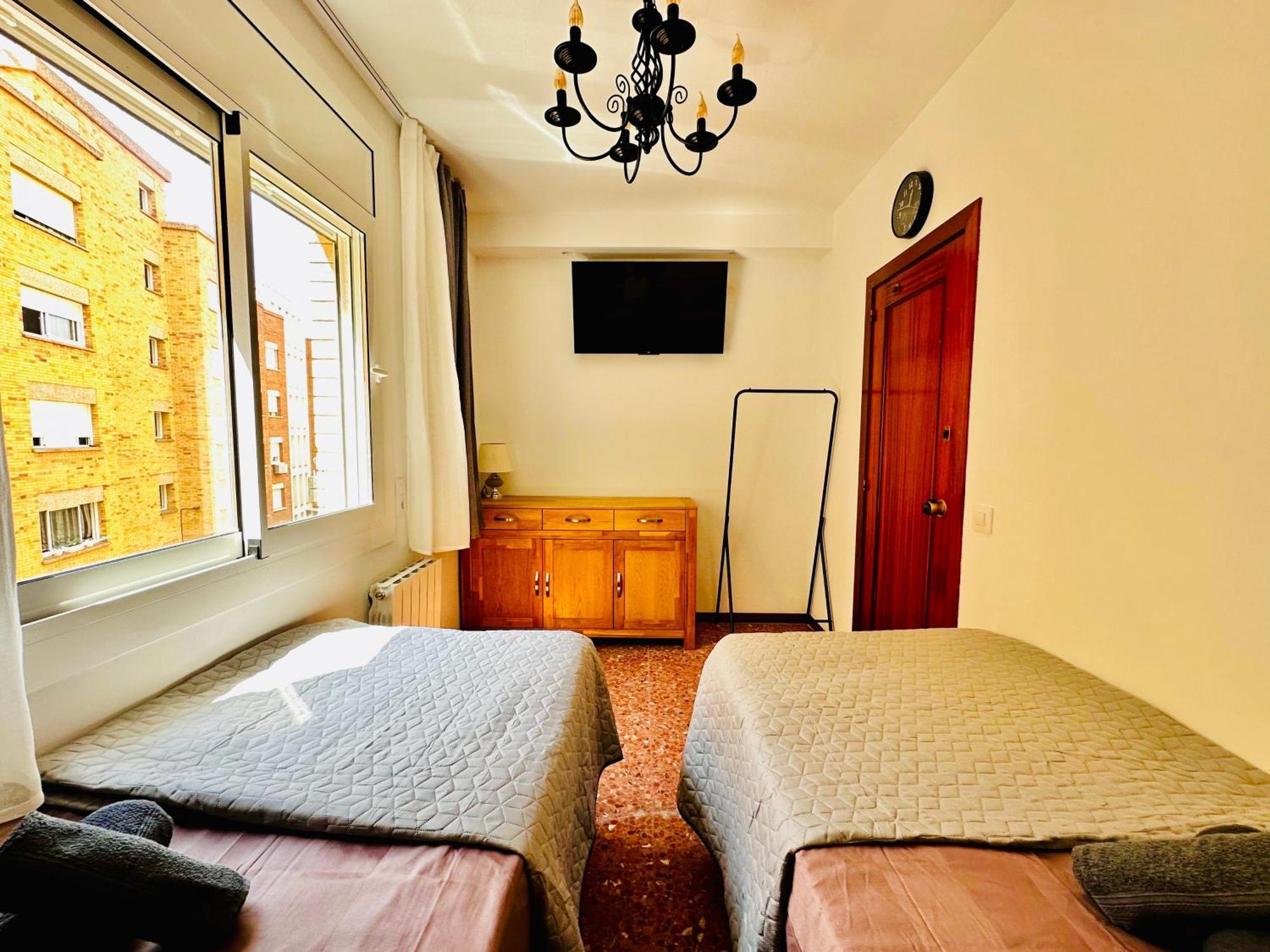 Newly Renovated Apartment, 6 Mins To The Lloret de Mar