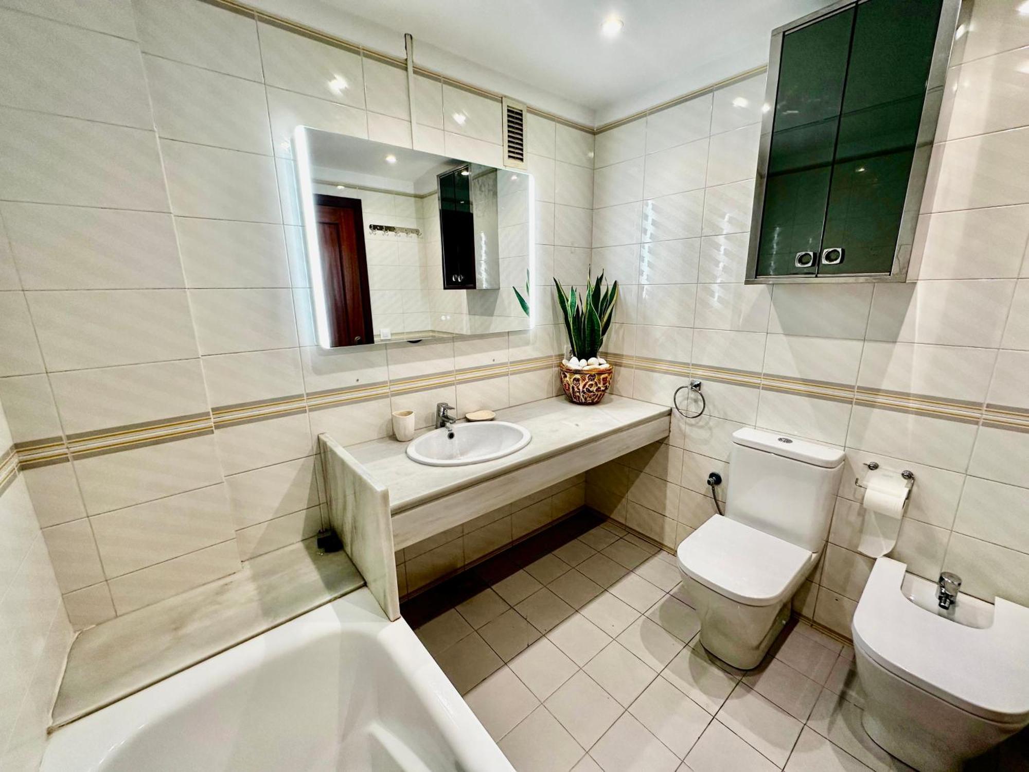 Newly Renovated Apartment, 6 Mins To The Lloret de Mar